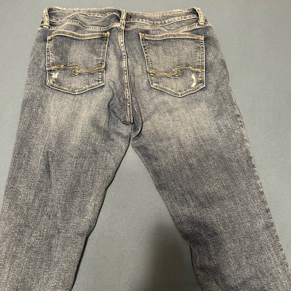 Silver Brand, Elyse Straight Leg Distressed Jeans, Size 30x32 - Picture 4 of 9